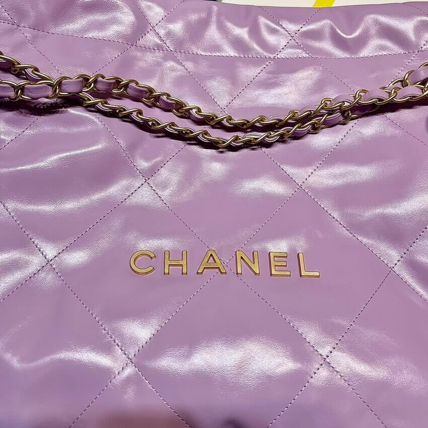 Chanel 22 Handbag Shiny Calfskin AS3261