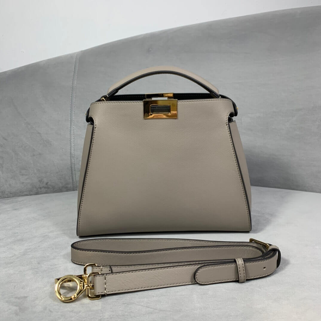 Fendi Peekaboo Iconic Essentially 8BN302