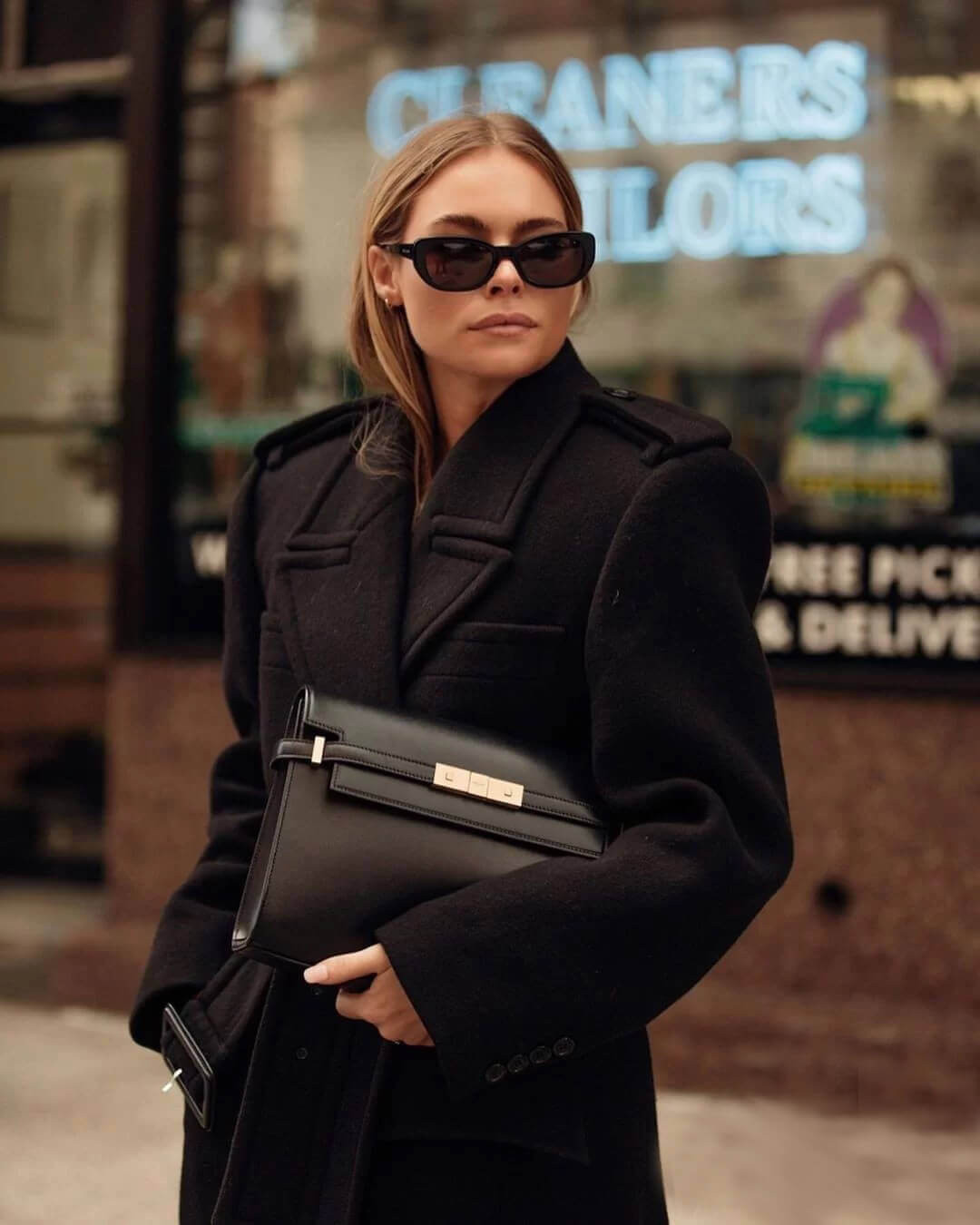 Saint Laurent Manhattan Shoulder Bag In Smooth Leather 579271