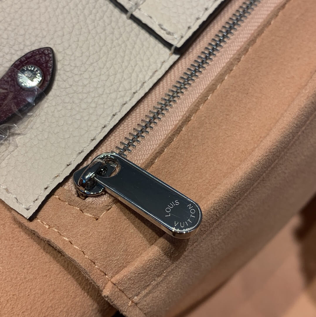 Louis Vuitton Lockme Bucket M53584