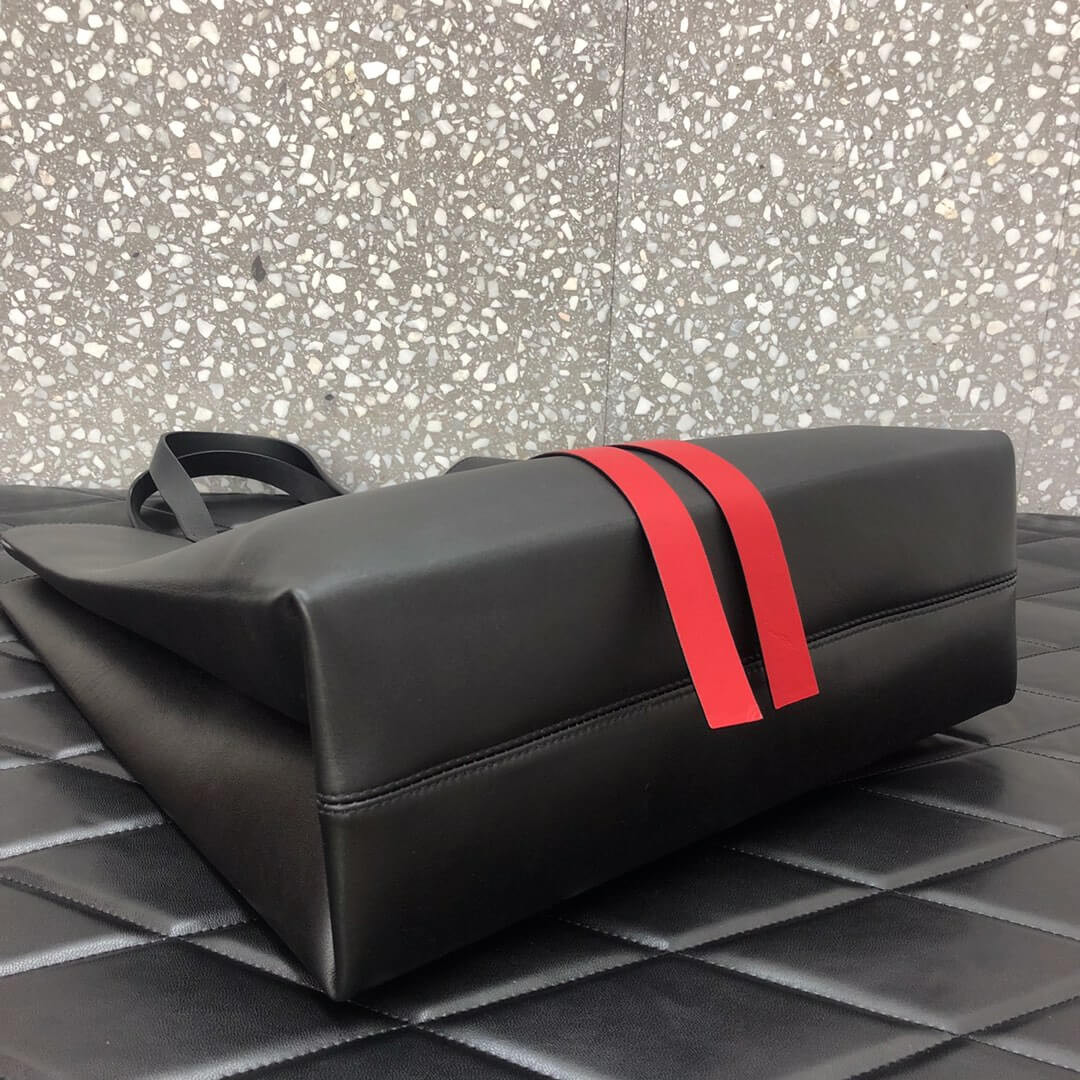 Valentino Garavani Large NS V-Ring Shopper A0073