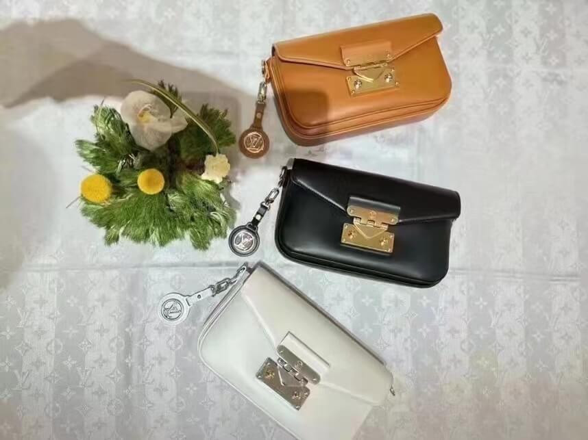 Louis Vuitton Swing Bag M20395 White