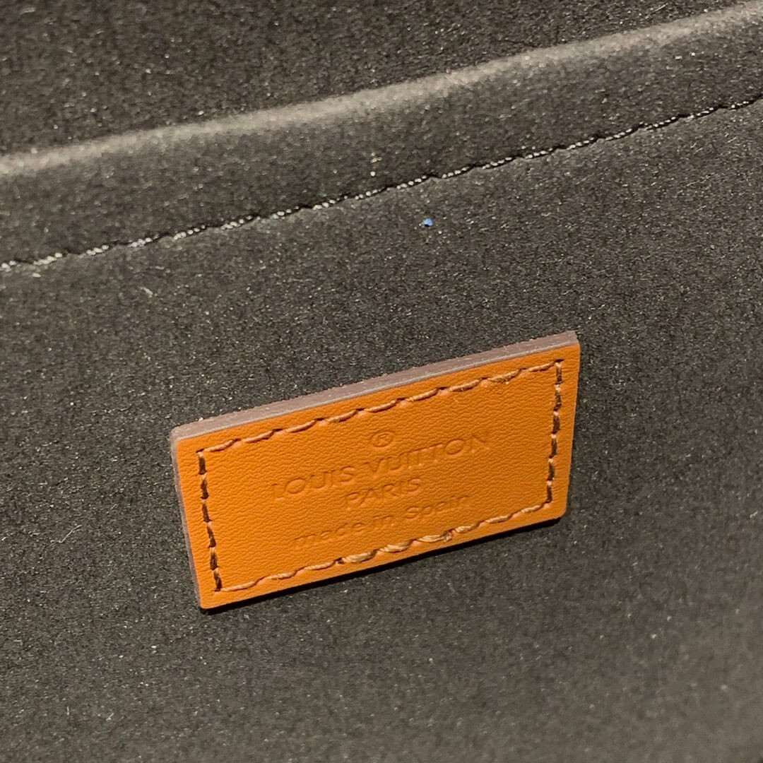 Louis Vuitton Dauphine Backpack M44827