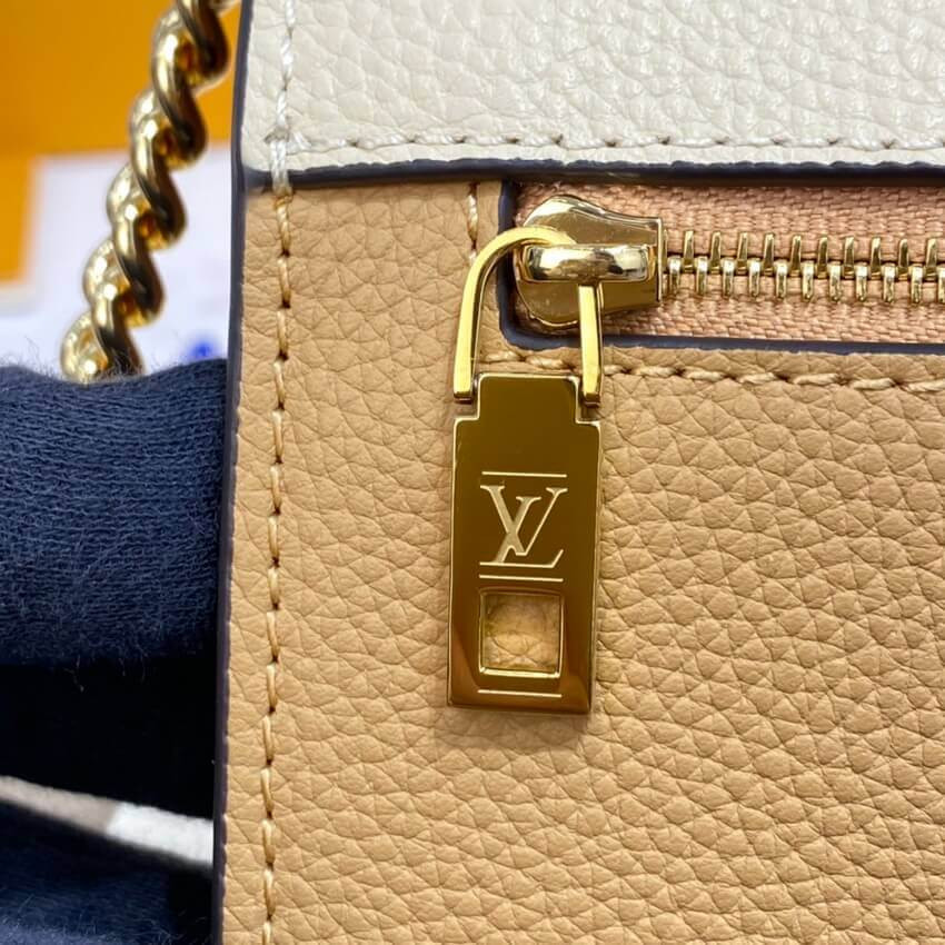 Louis Vuitton MyLockMe Chain Bag M56641