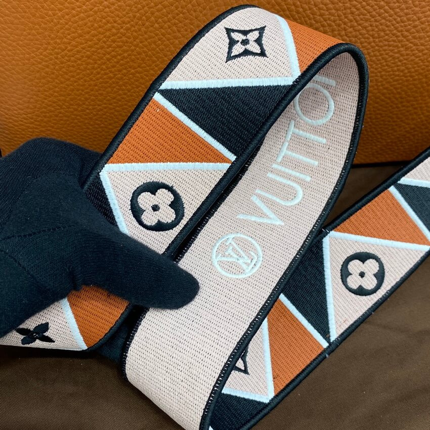 Louis Vuitton Capucines MM M59020 Gold/Noir