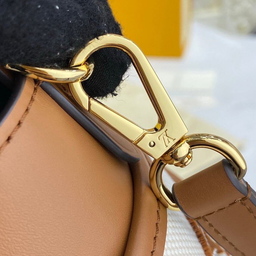 Louis Vuitton On My Side PM M59905