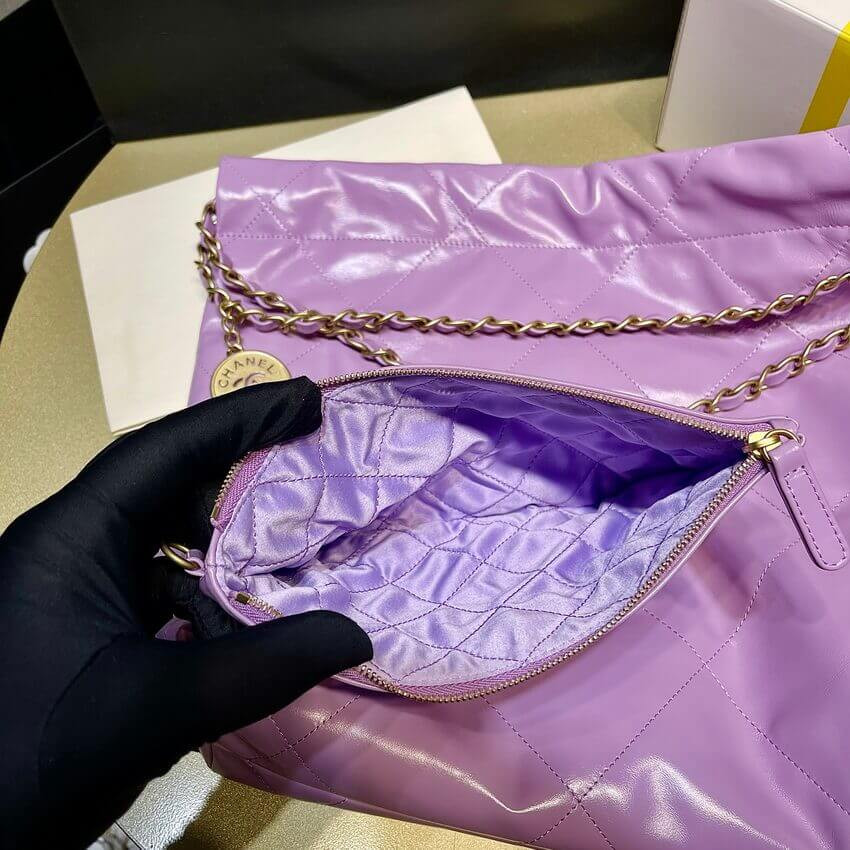 Chanel 22 Handbag Shiny Calfskin AS3261