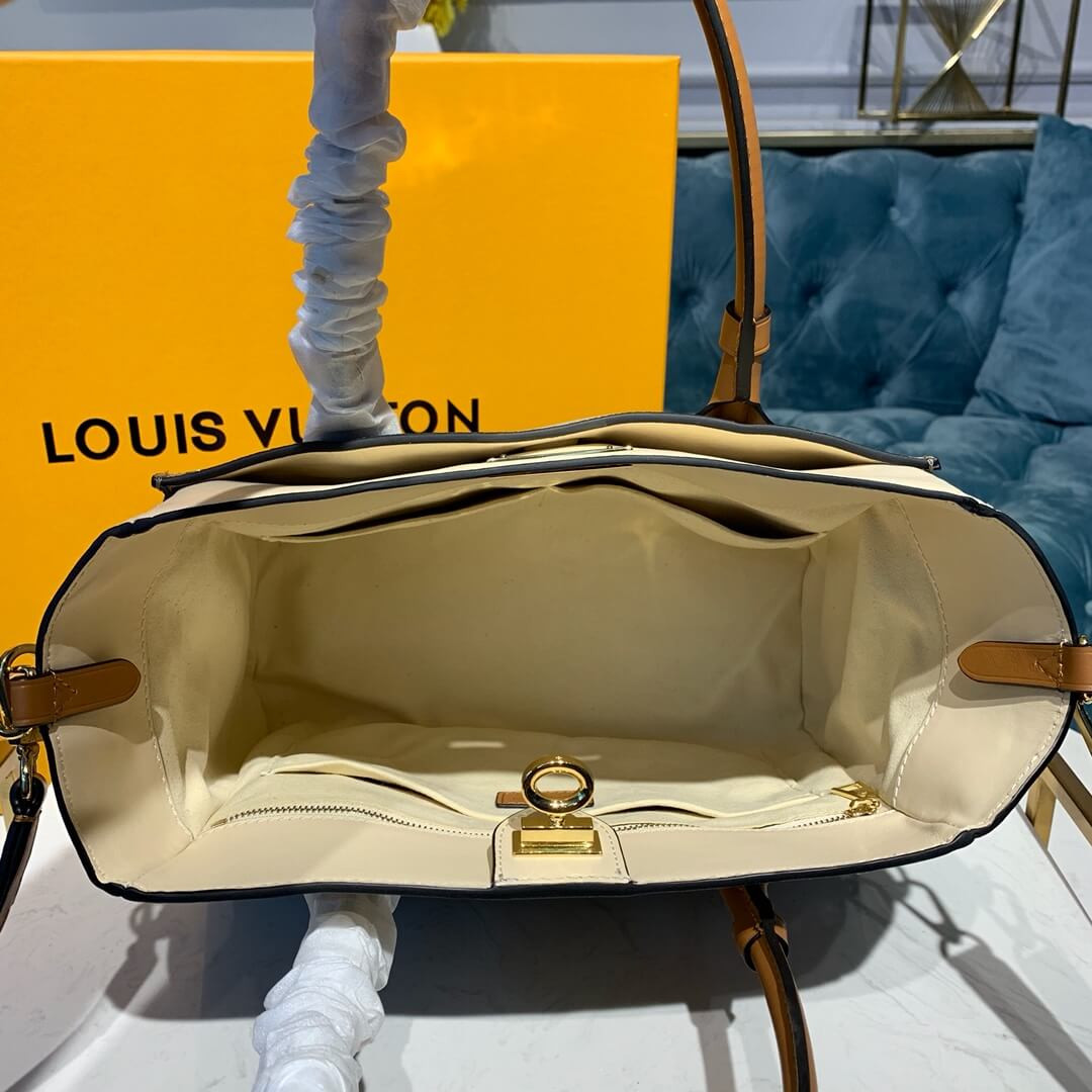 Louis Vuitton On My Side Handbag M53825