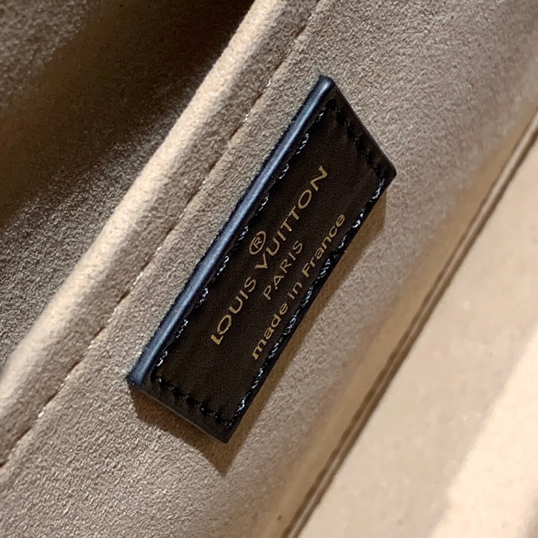 Louis Vuitton On My Side M55302