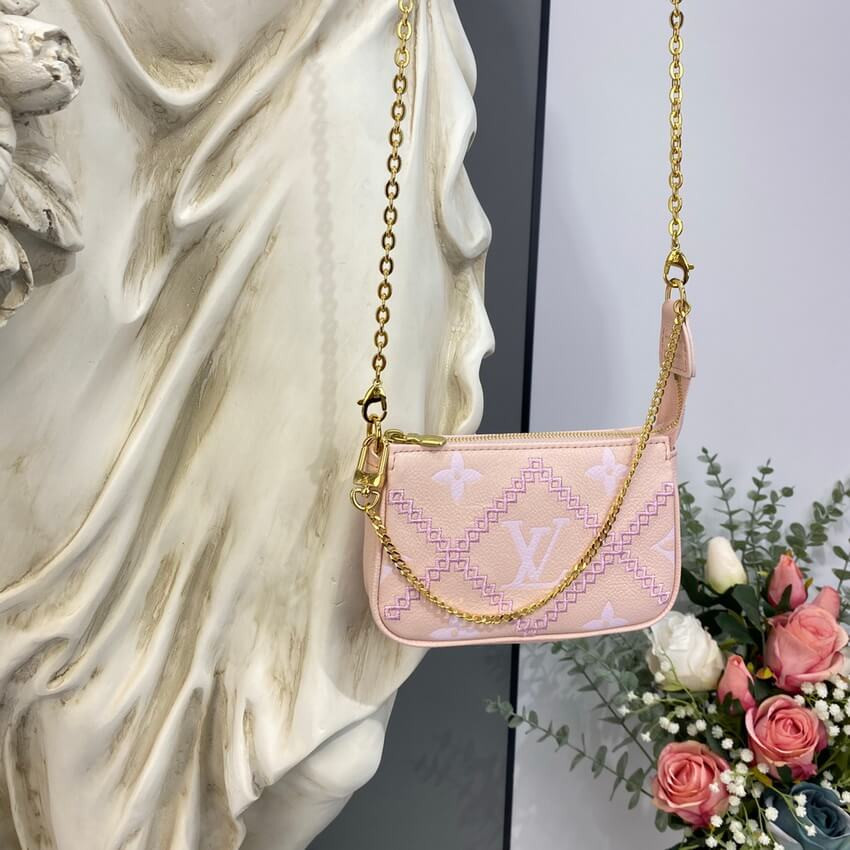 Louis Vuitton Mini Pochette Accessoires M81140