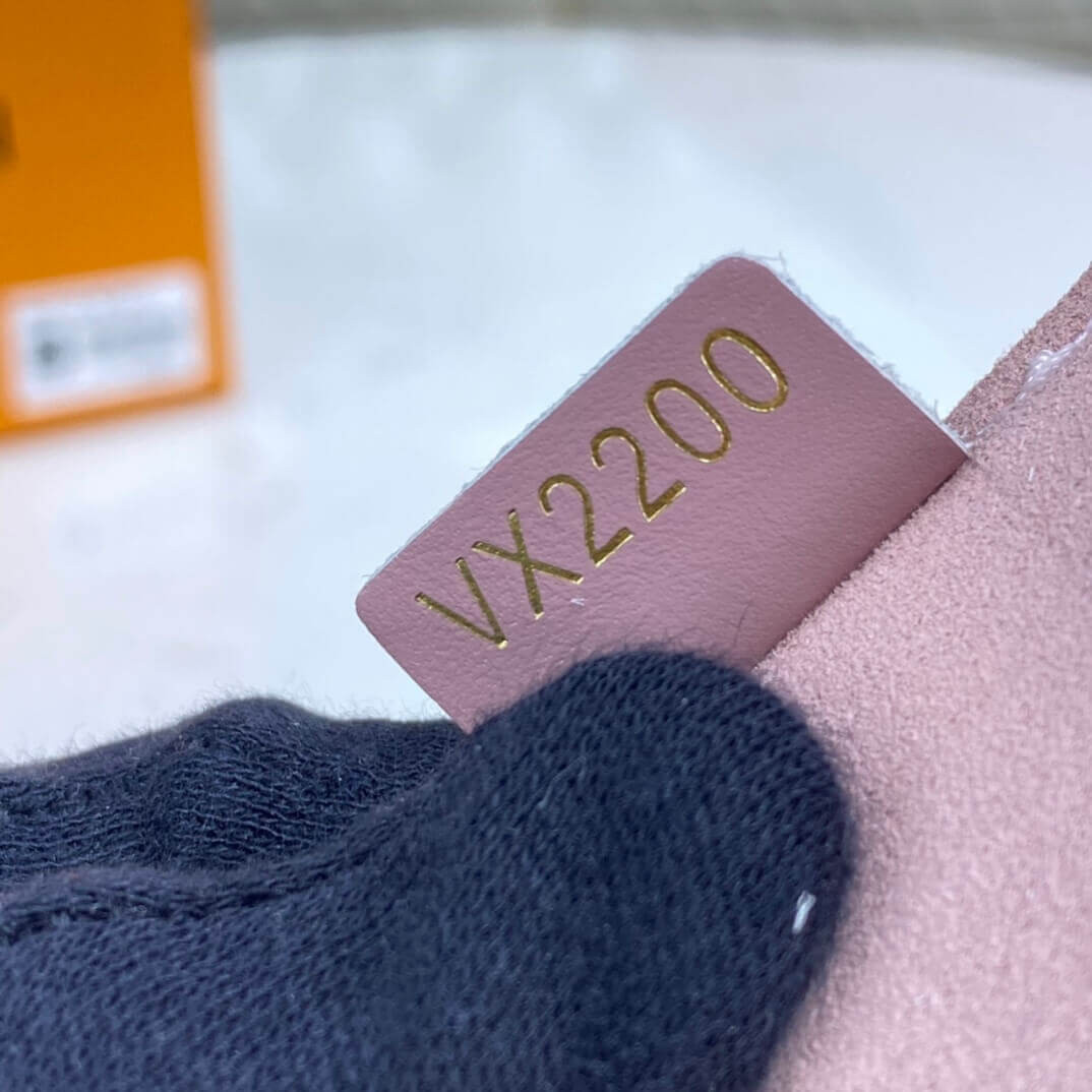 Louis Vuitton Petit Sac Plat M90564