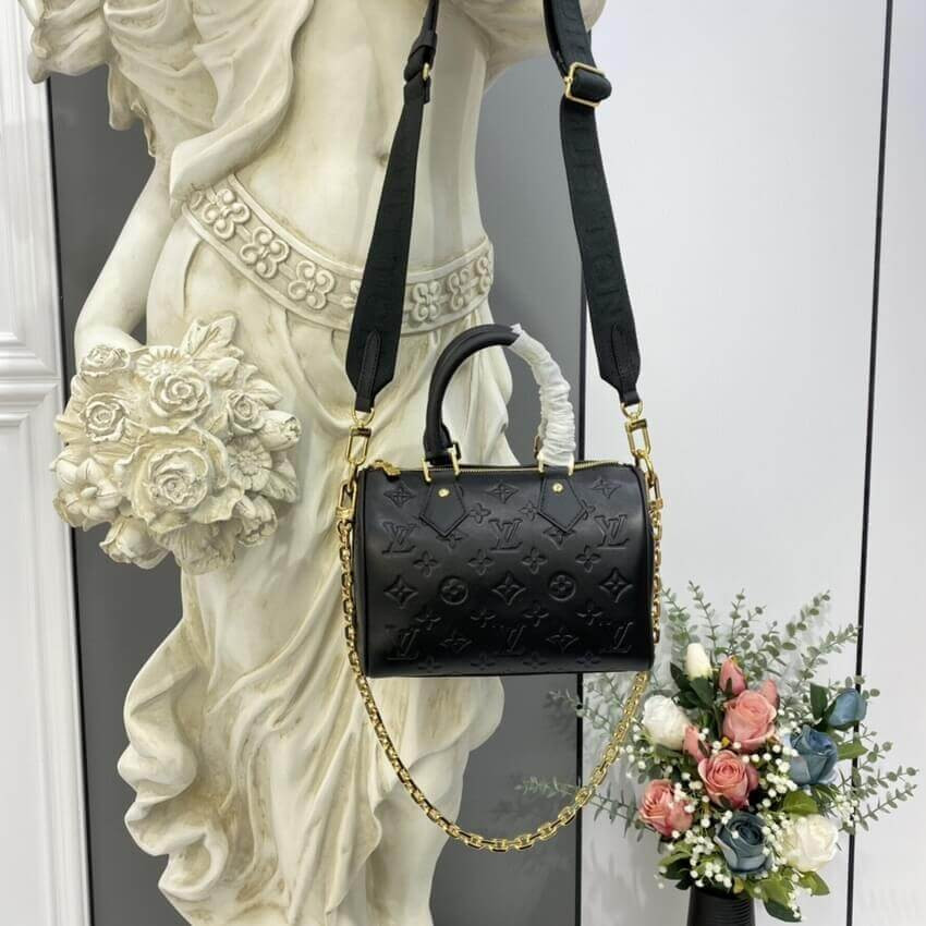 Louis Vuitton Speedy Bandoulière 22 in Black M58631