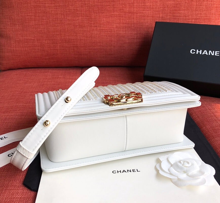 Chanel Imitation Pearls Boy Chanel Handbag A67086
