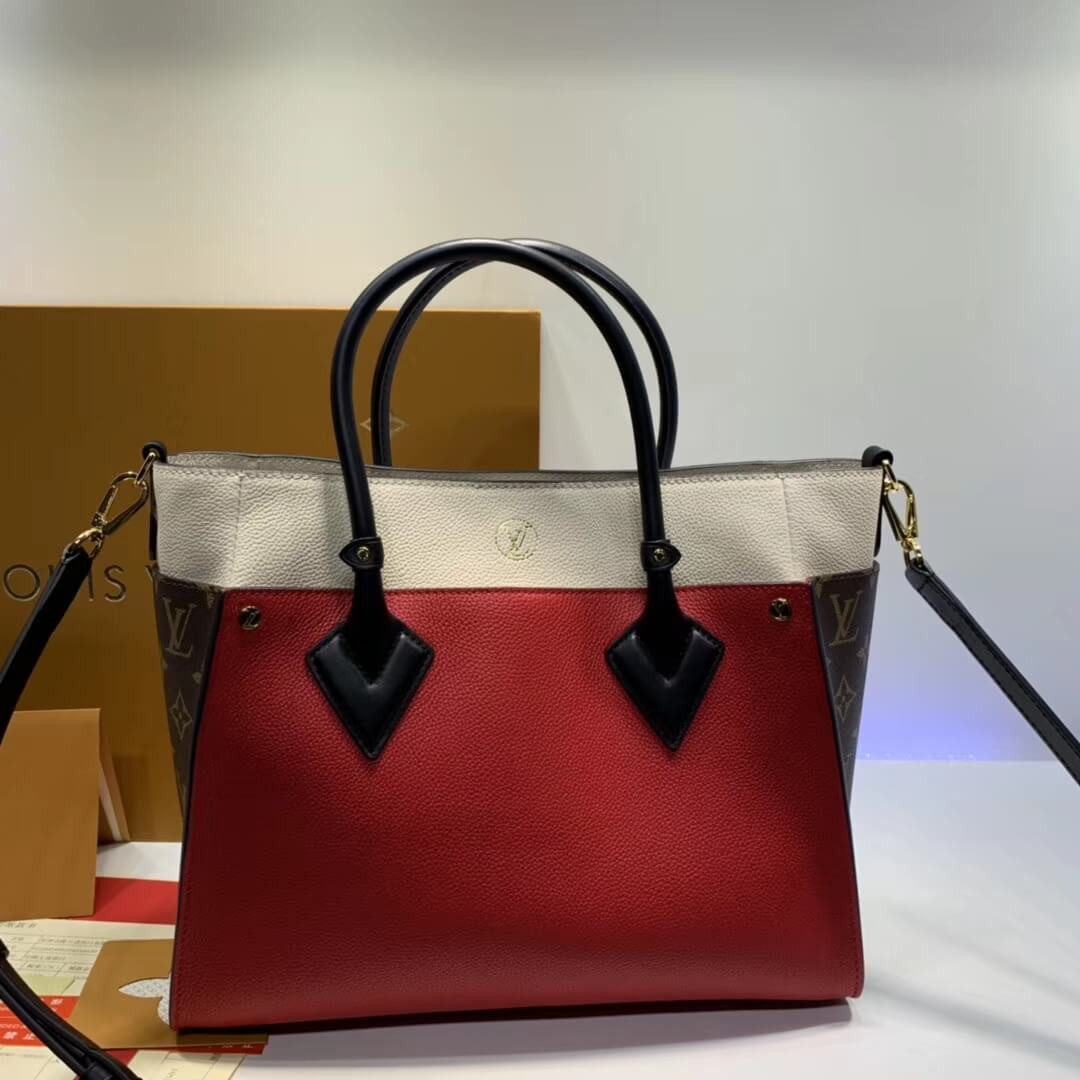 Louis Vuitton On My Side M53824