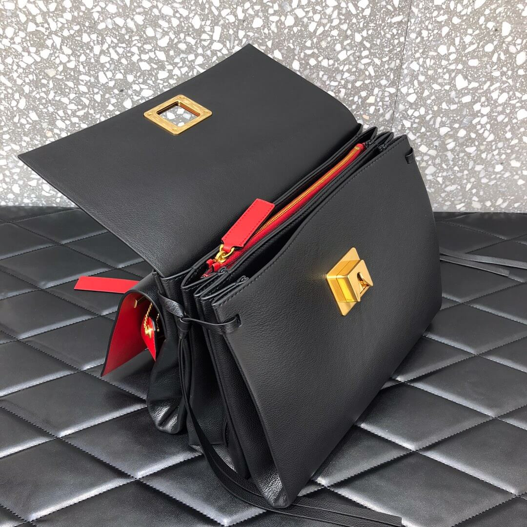 Valentino Garavani Medium Vring Smooth Calfskin Shoulder Bag 0002