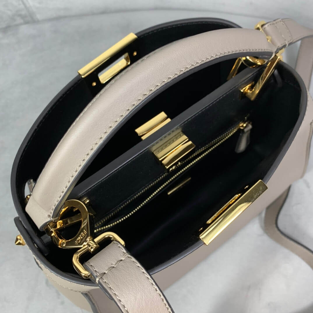 Fendi Peekaboo Iconic Essentially 8BN302