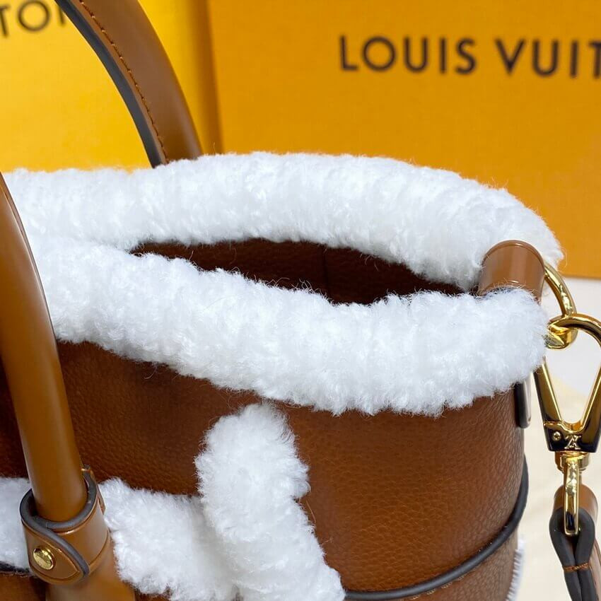 Louis Vuitton On My Side PM M58918 Caramel