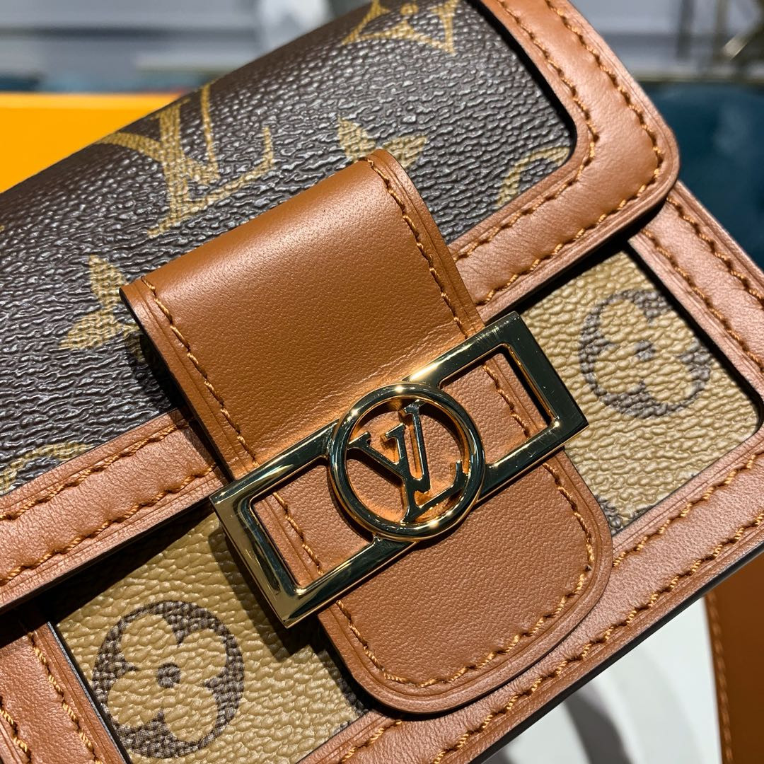 Louis Vuitton Bumbag Dauphine BB M68621