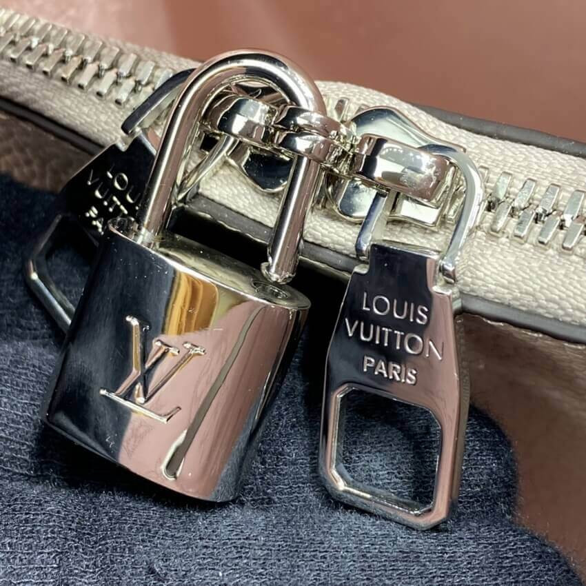 Louis Vuitton Mahina Leather Muria M57526