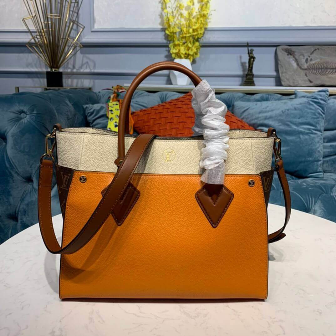 Louis Vuitton On My Side M56077