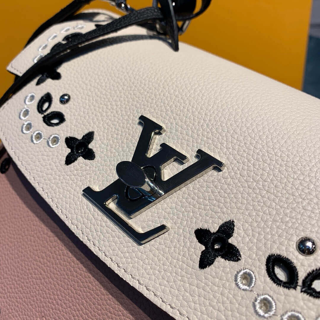 Louis Vuitton Lockme Ever BB M53952