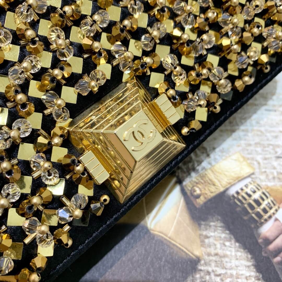 Chanel WOC Chain Flap Bag 86083