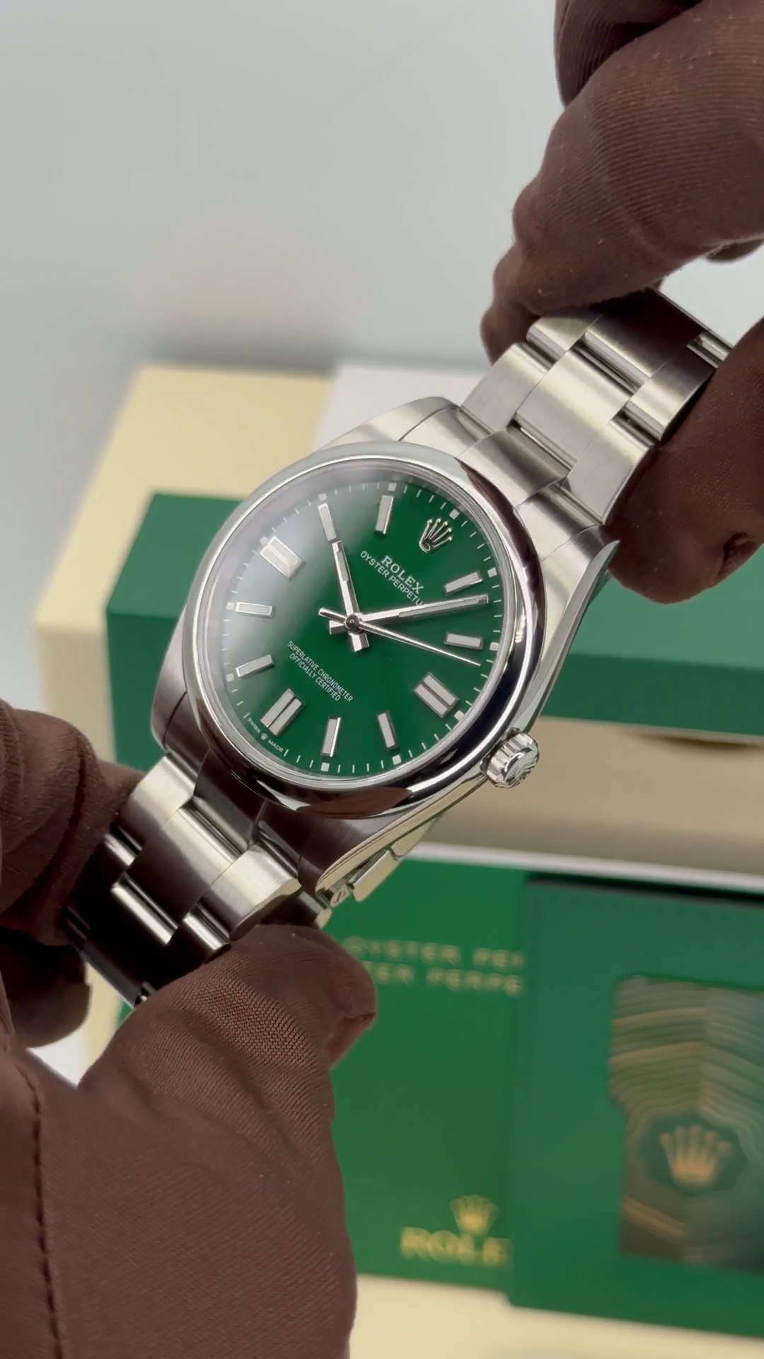 Rolex Oyster Perpetual 41mm 124300-0005 Green Index Dial & Smooth Bezel Oyster Bracelet Men’s Watch