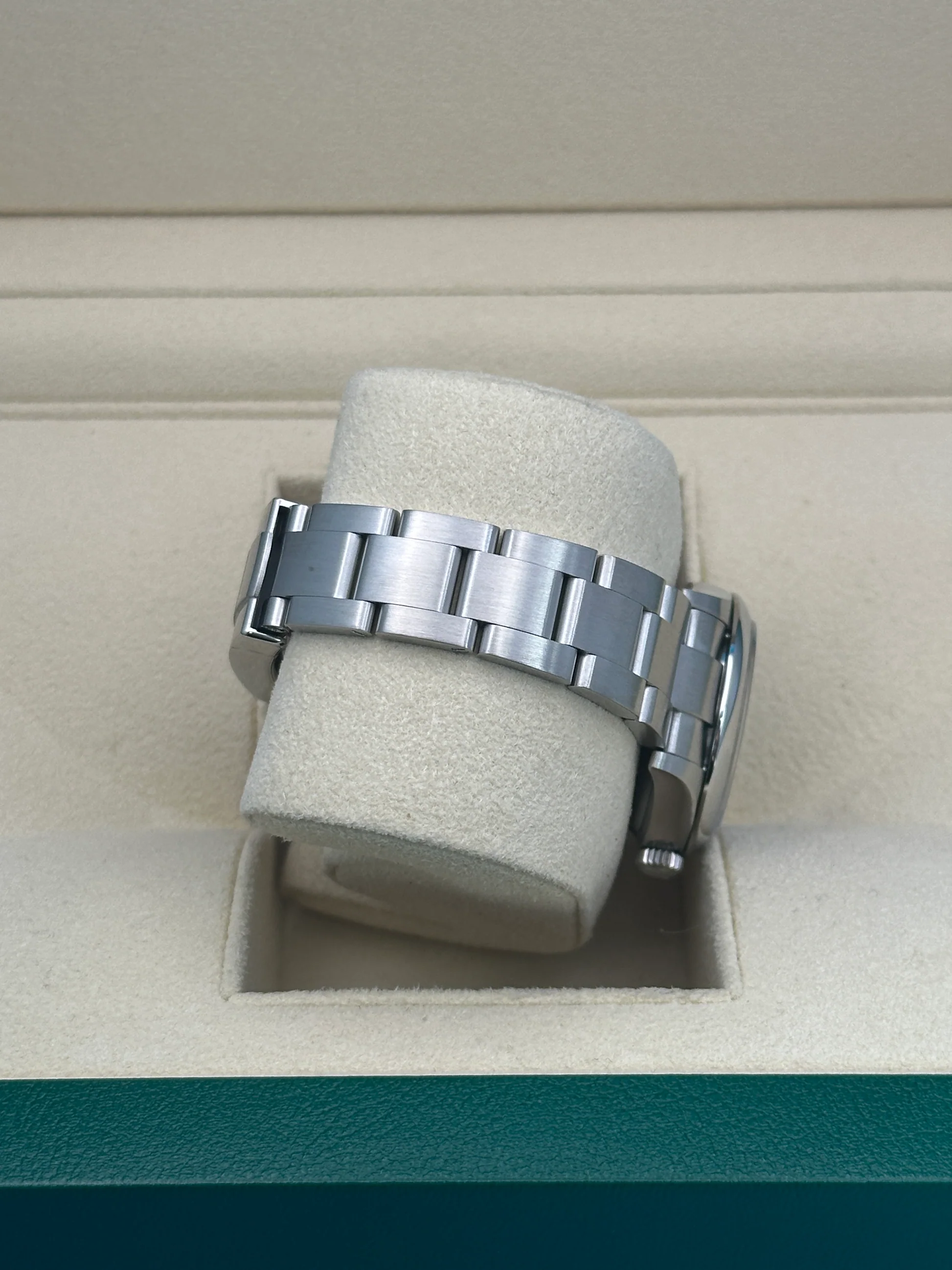 Rolex Oyster Perpetual 28mm 276200-0011 Green Dial Oyster Bracelet Watch