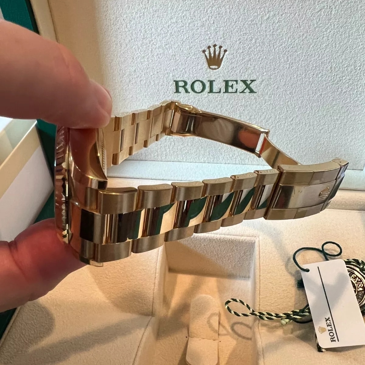 Rolex  Sky-Dweller 42mm 336938-0001 Yellow Gold Champagne Dial