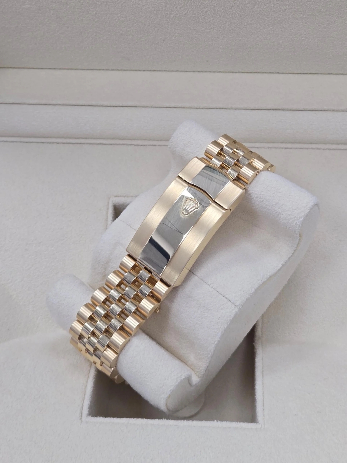 Rolex  Sky-Dweller 42mm 336938-0006 Yellow Gold White Dial Jubilee