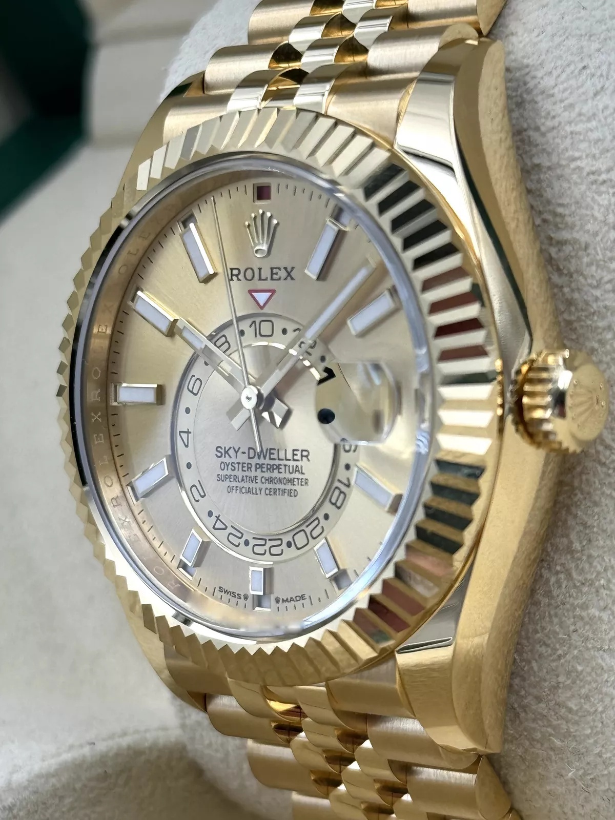 Rolex  Sky-Dweller 42mm 336938-0004 Yellow Gold Champagne Dial Jubilee
