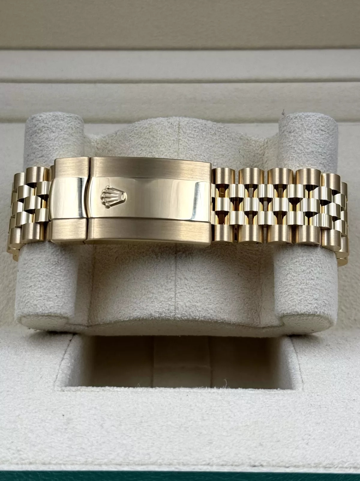 Rolex  Sky-Dweller 42mm 336938-0004 Yellow Gold Champagne Dial Jubilee