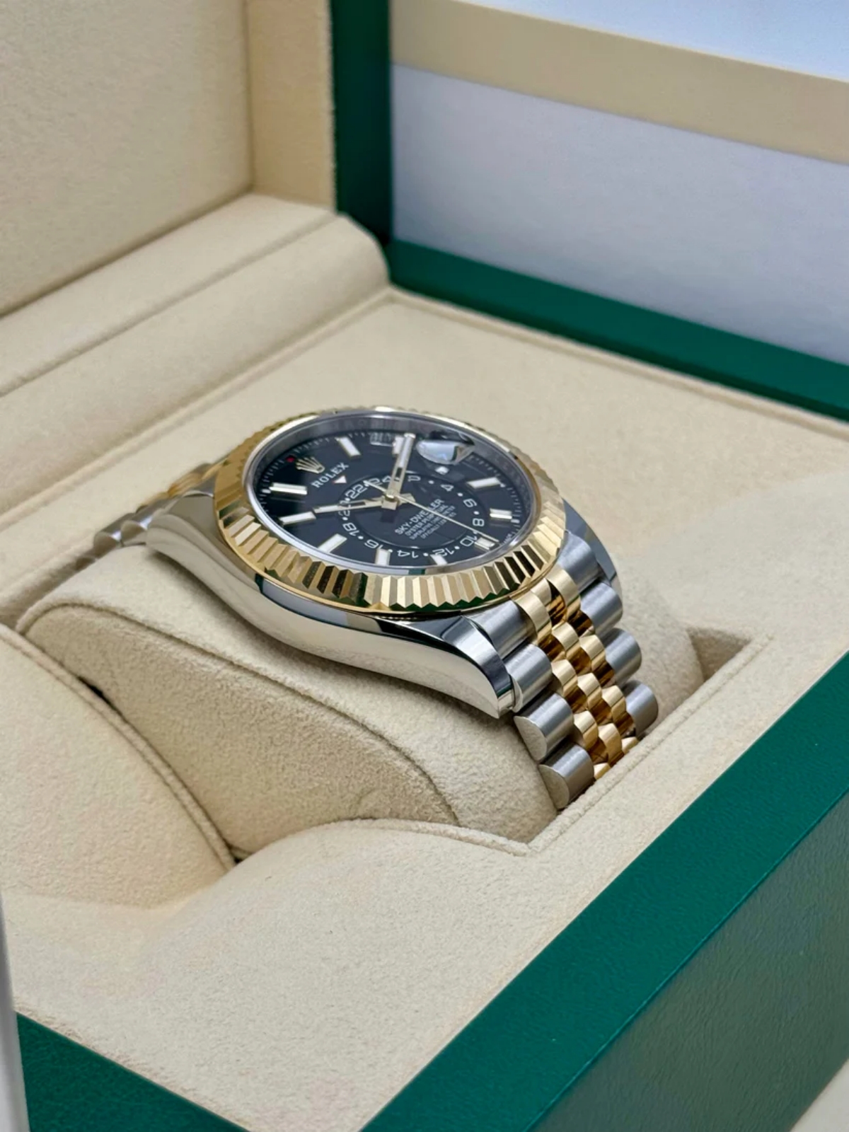 Rolex  Sky-Dweller 42mm 336933-0004 Two-Tone Yellow Gold Black Dial Jubilee
