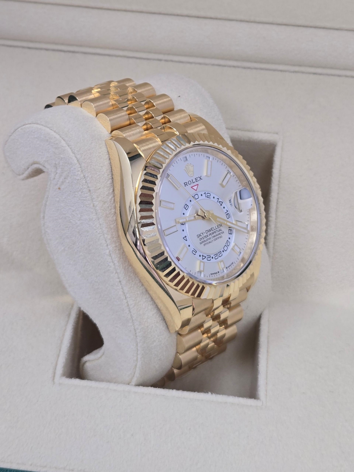 Rolex  Sky-Dweller 42mm 336938-0006 Yellow Gold White Dial Jubilee