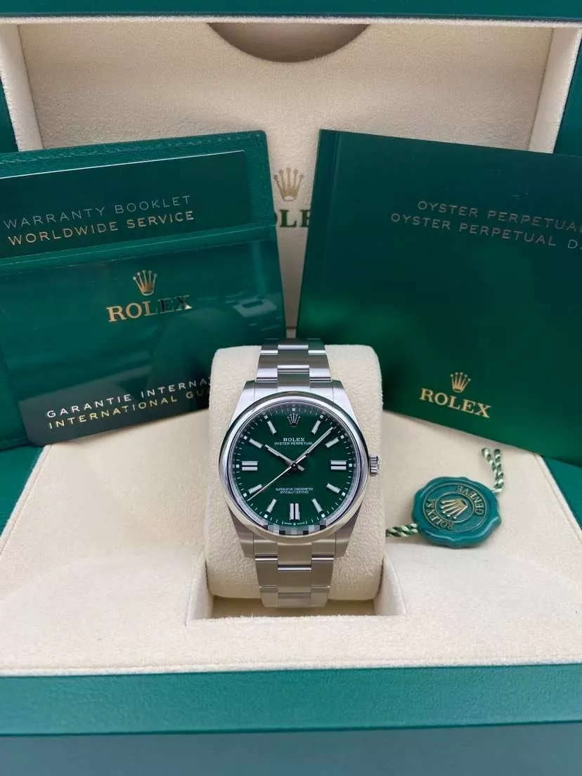 Rolex Oyster Perpetual 41mm 124300-0005 Green Index Dial & Smooth Bezel Oyster Bracelet Men’s Watch