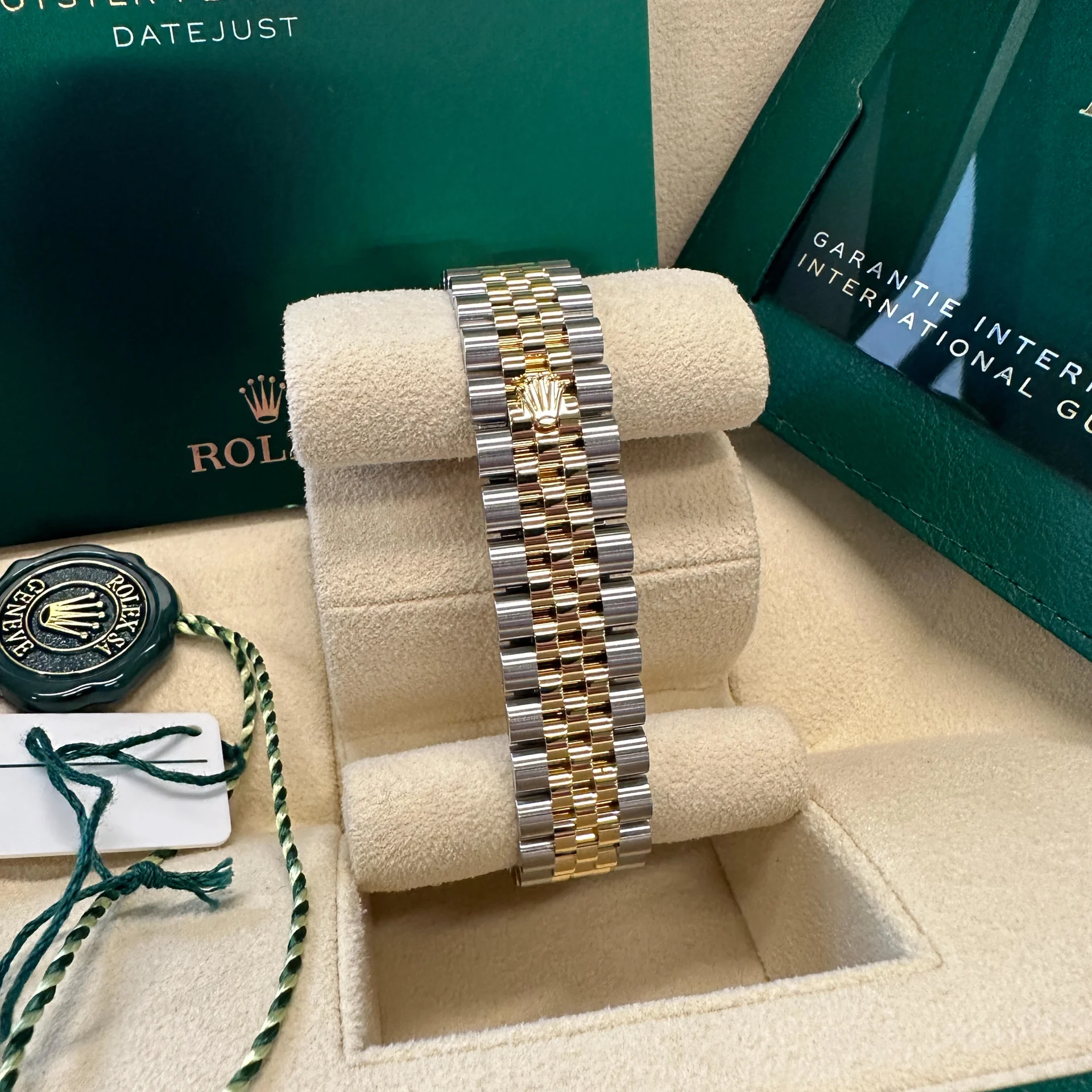 Rolex Datejust m278383-0023/0024 31mm Mother of Pearl Dial Oyster Bracelet