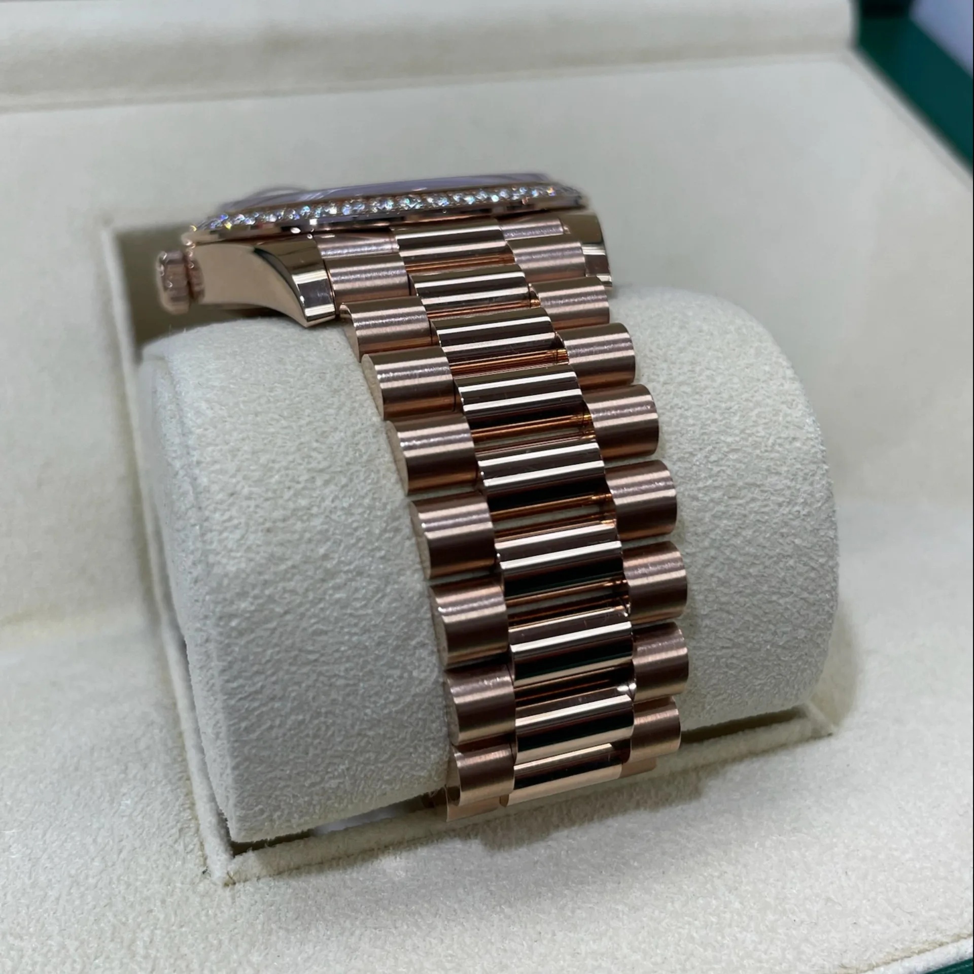 Rolex  Day-Date 40mm Diamonds Paved Dial 228345rbr-0002