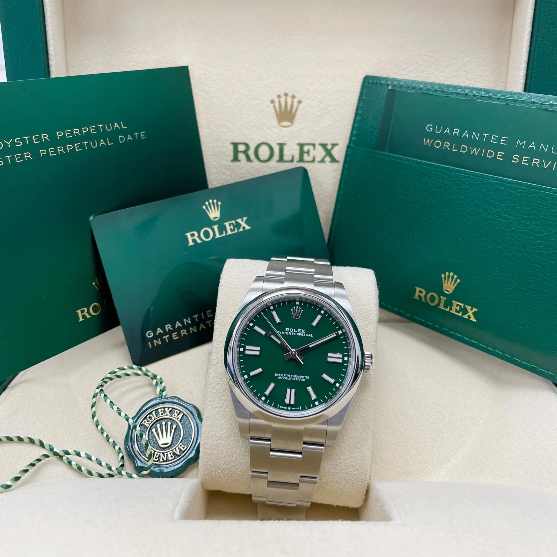 Rolex Oyster Perpetual 41mm 124300-0005 Green Index Dial & Smooth Bezel Oyster Bracelet Men’s Watch