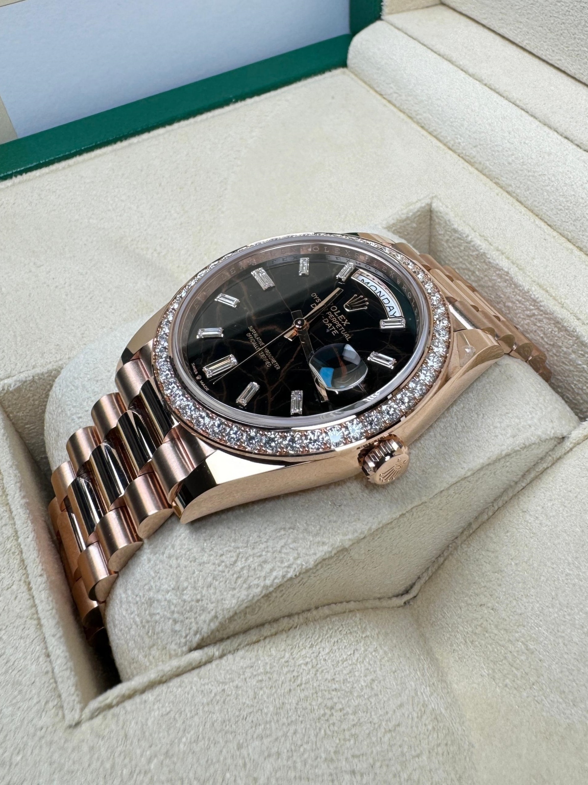 Rolex  Day-Date 40mm Eisenkiesel / Diamonds Dial 228345rbr-0016