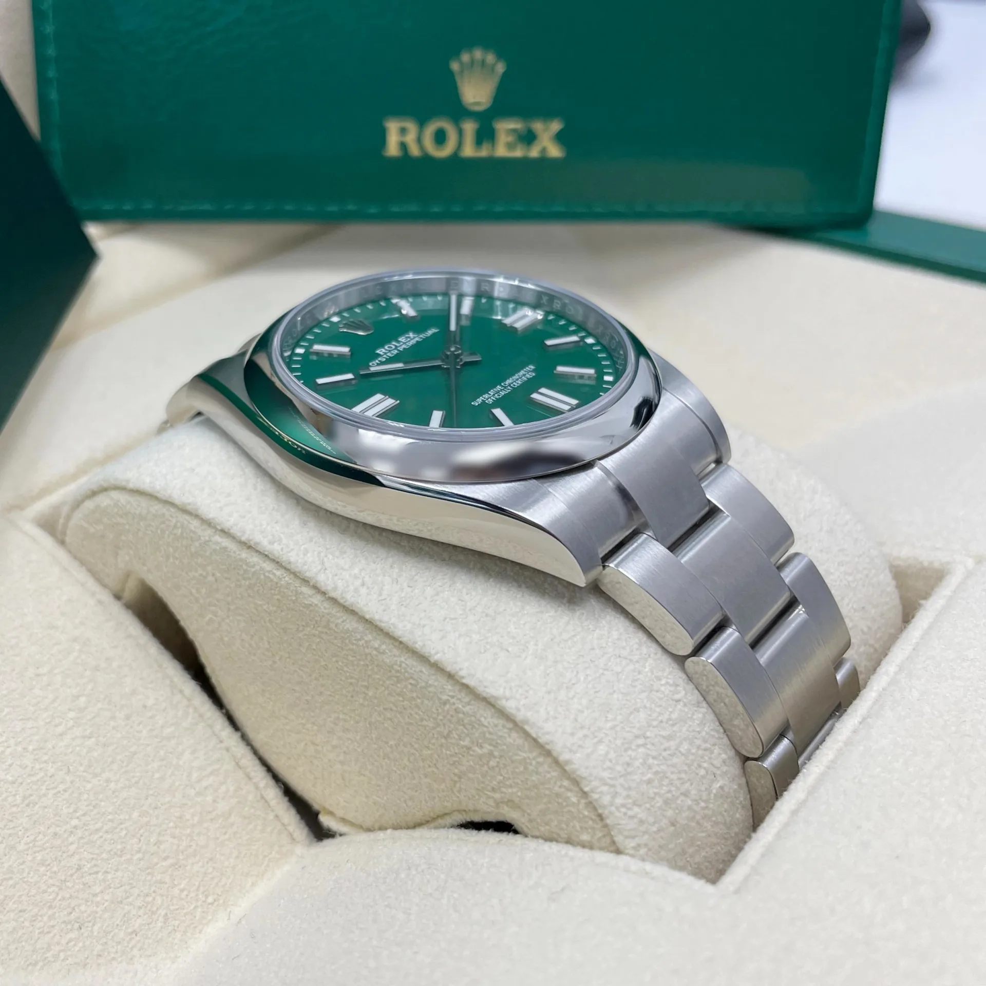 Rolex Oyster Perpetual 41mm 124300-0005 Green Index Dial & Smooth Bezel Oyster Bracelet Men’s Watch