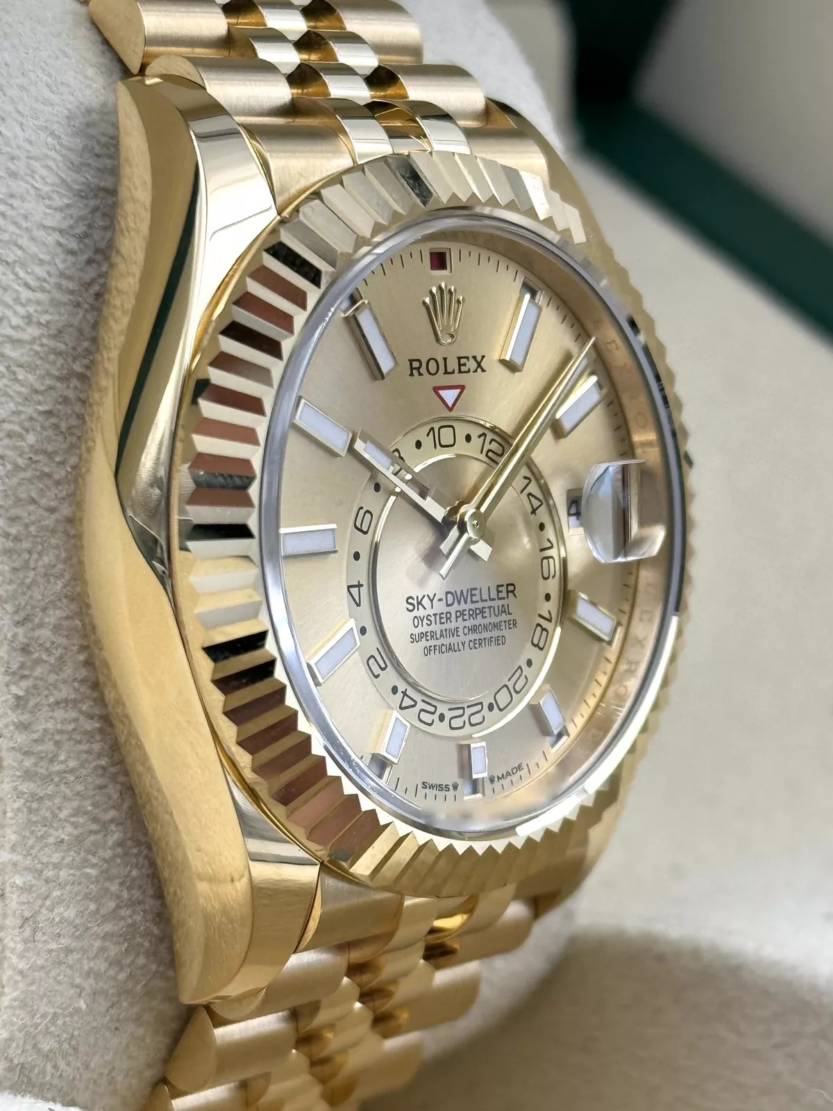 Rolex  Sky-Dweller 42mm 336938-0004 Yellow Gold Champagne Dial Jubilee