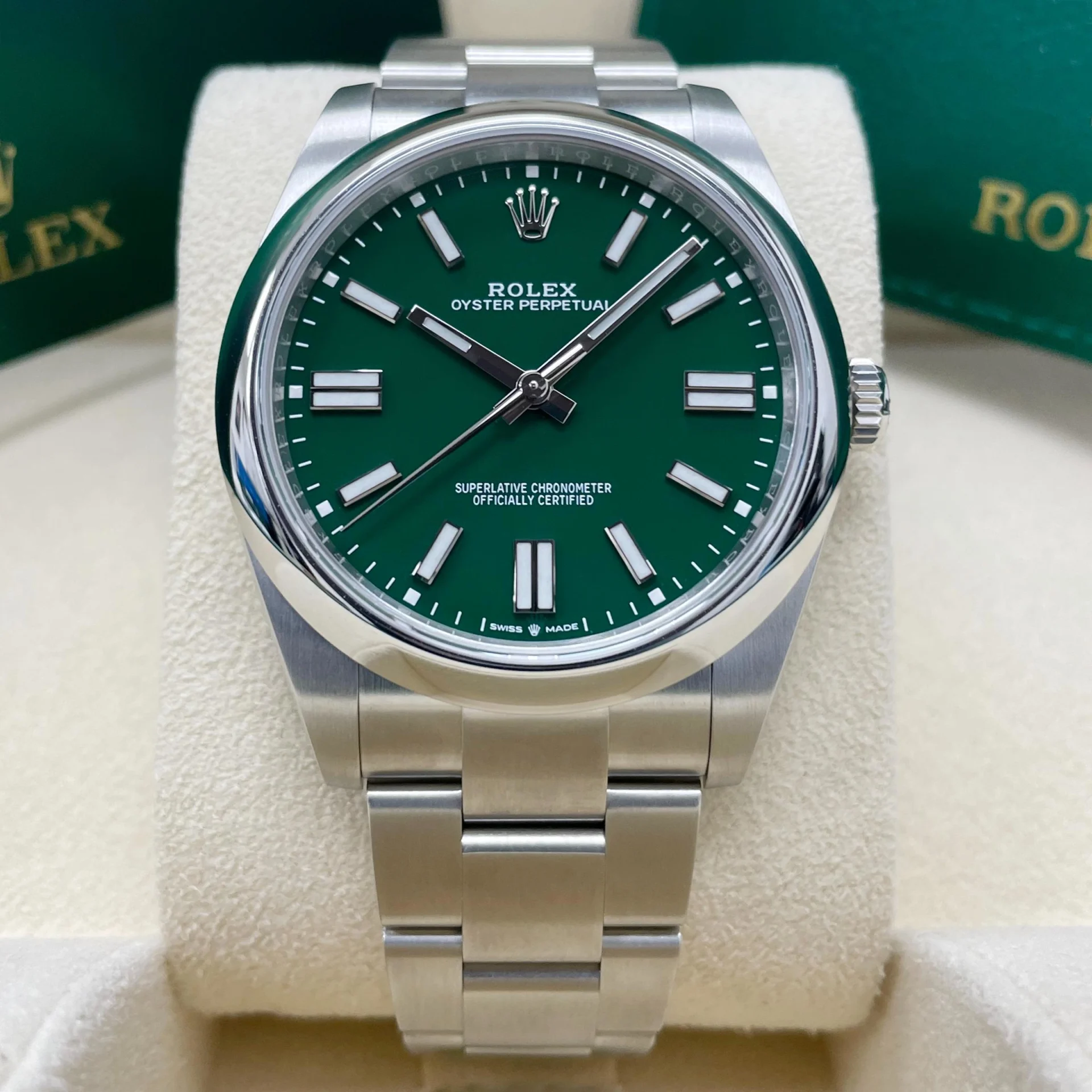 Rolex Oyster Perpetual 41mm 124300-0005 Green Index Dial & Smooth Bezel Oyster Bracelet Men’s Watch