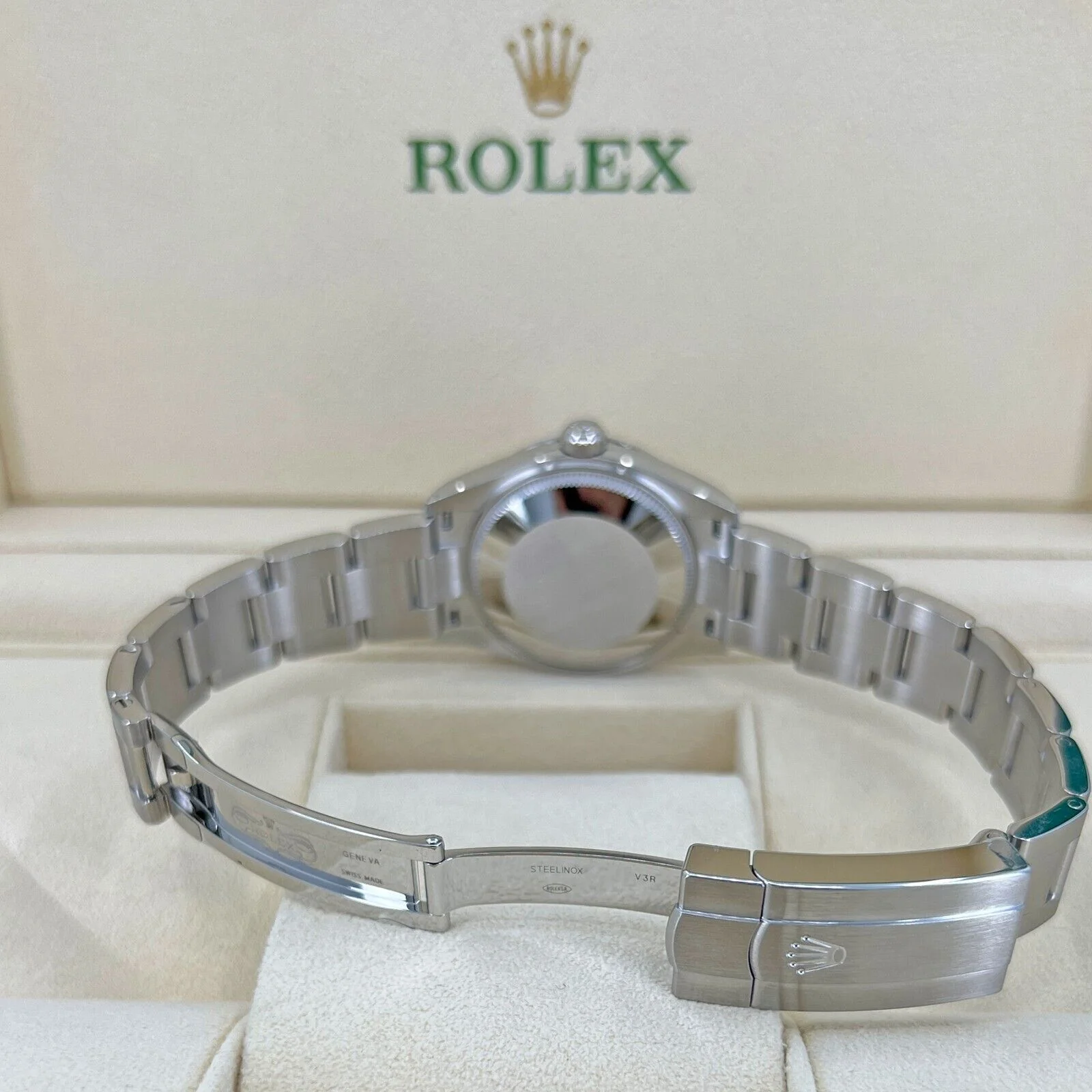 Rolex Oyster Perpetual 31mm 277200-0001 Silver Dial Oyster Bracelet Watch