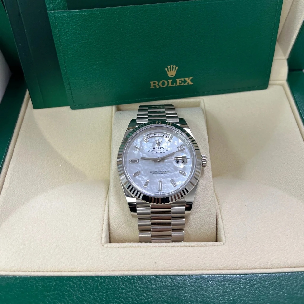 Rolex  Day-Date 228236-0026 Mother Of Pearl Diamonds Dial