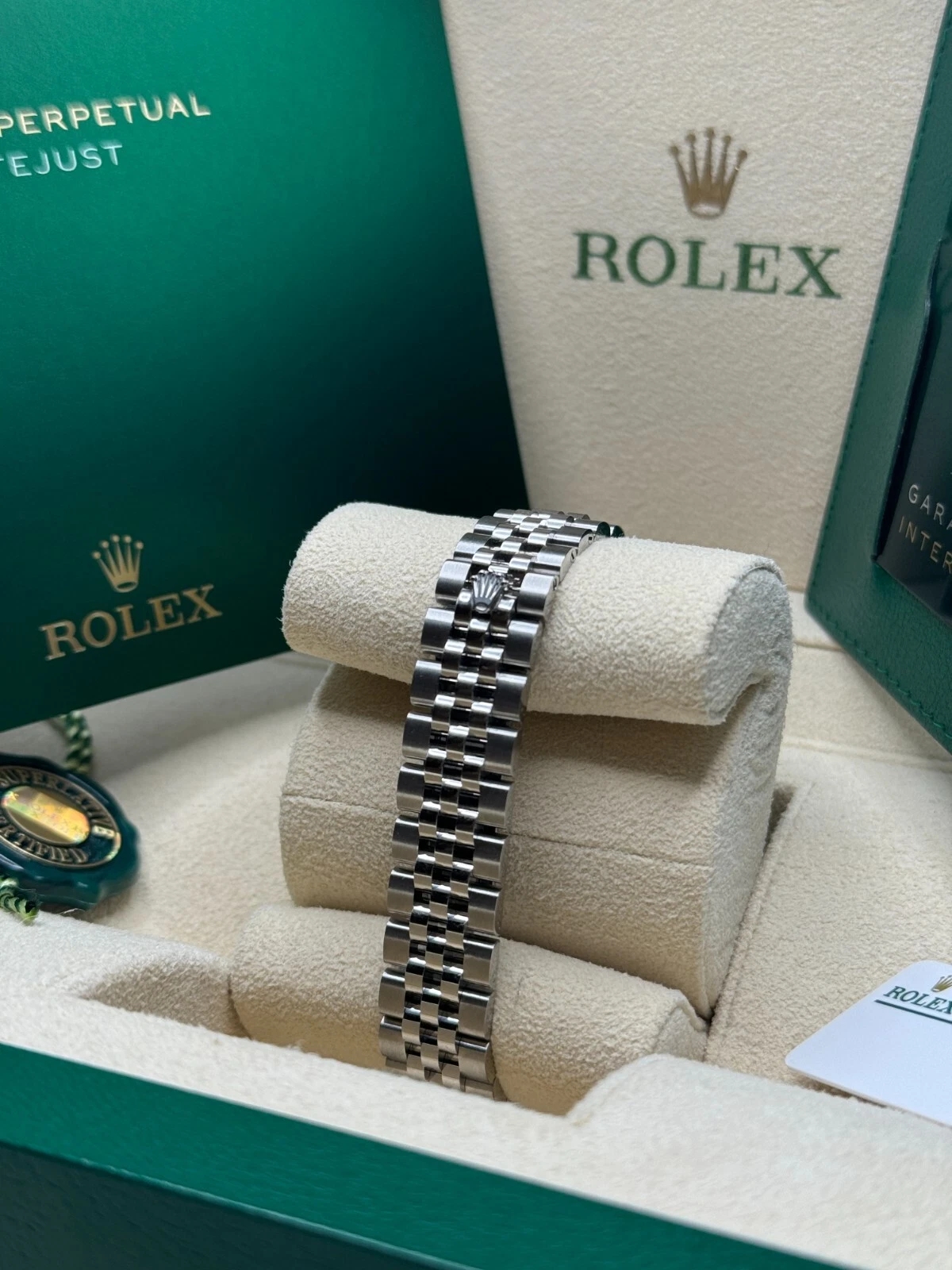 Rolex Lady-Datejust 279160  Oyster Perpetual 28mm White Dial Oyster Bracelet