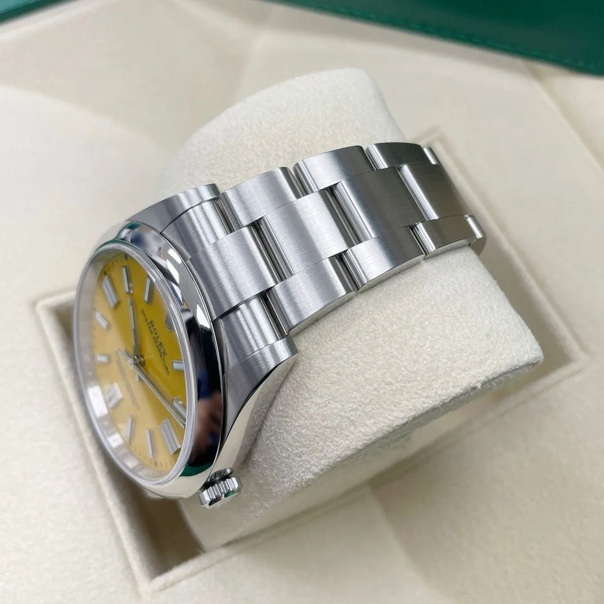 Rolex Oyster Perpetual 41mm 124300-0004 Yellow Dial