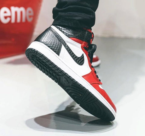 Air Jordan 1 Retro High Satin Snake Chicago