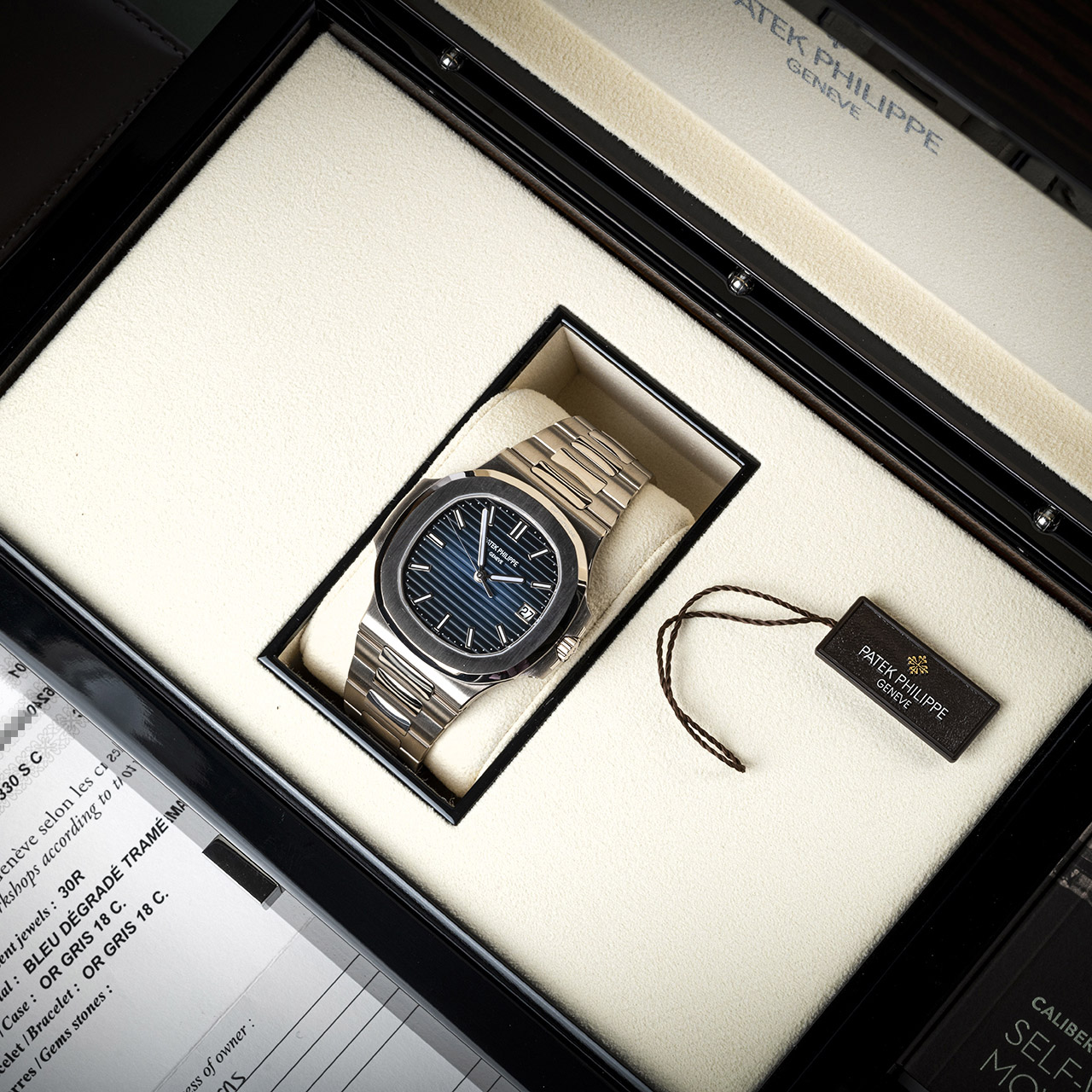 Patek Philippe Nautilus White Gold Watch 5811/1G-001 5811/1G