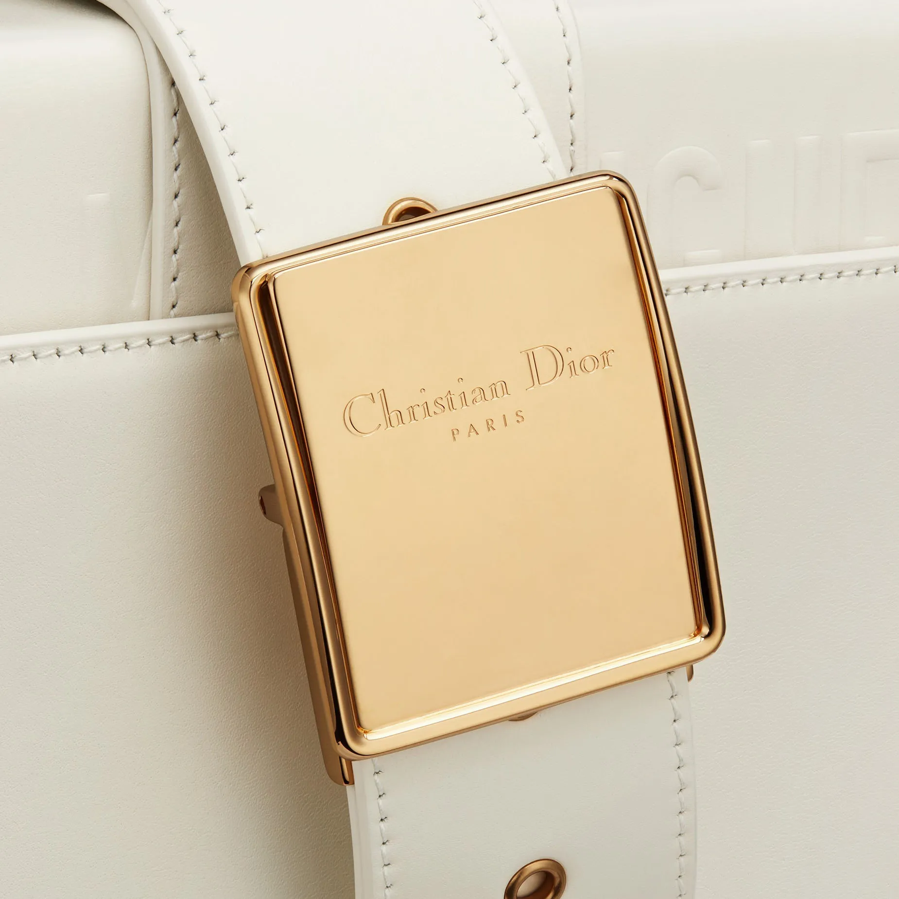 30 MONTAIGNE BOX BAG