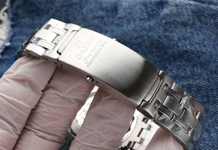 Seamaster Diver 300m Co-Axial Master Chronometer Chronograph 44mm.